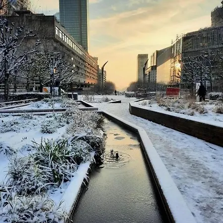 Amazing Paris La Defense 아파트 *