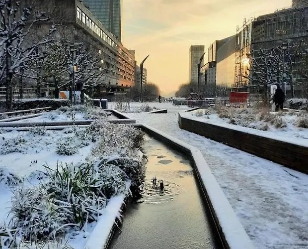 Amazing Paris La Defense 아파트 *